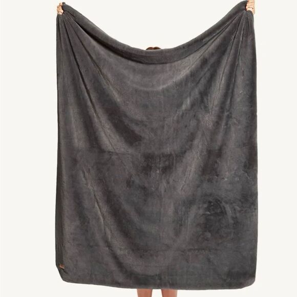 UnHide - Lil’ Marsh - Faux Fur Blanket - Soft - Brand New! - Picture 1 of 5
